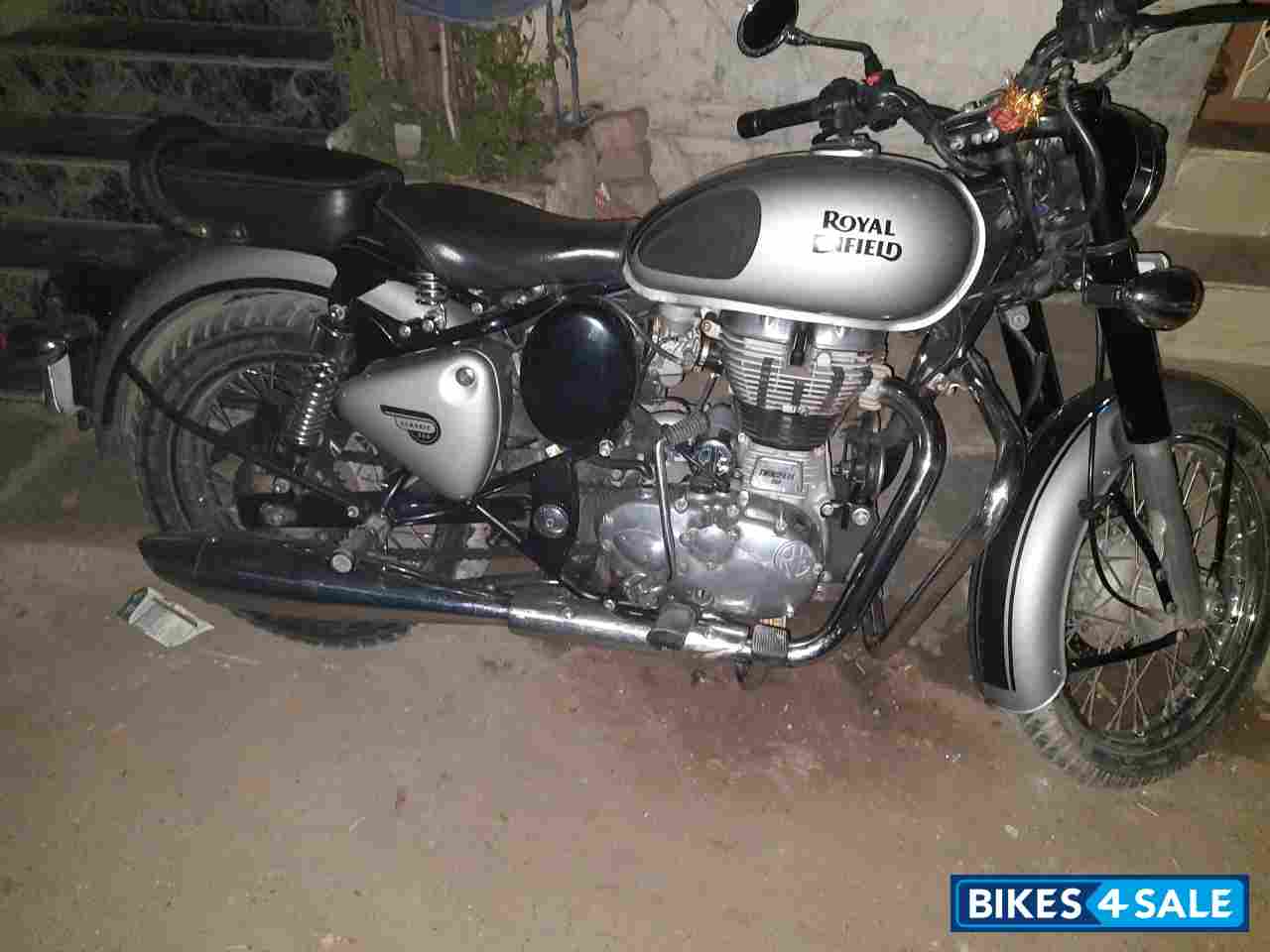 Metallic Grey Royal Enfield Classic Gunmetal Grey
