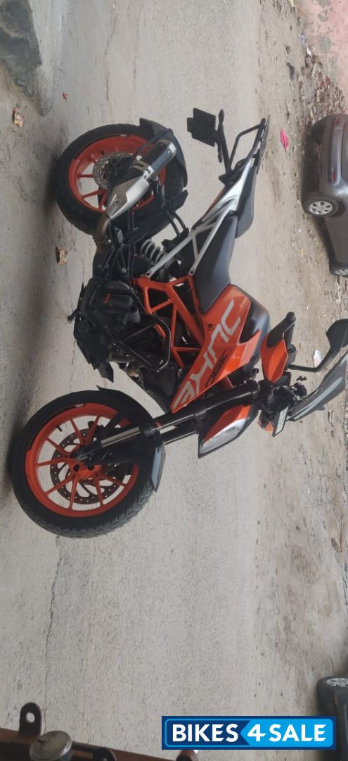Orange KTM Duke 390