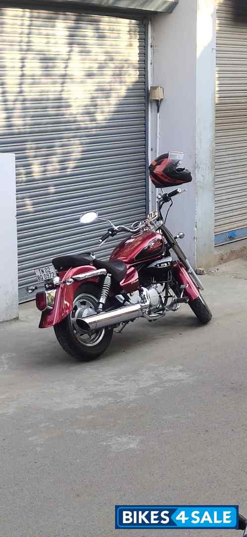 Red Hyosung Aquila GV250