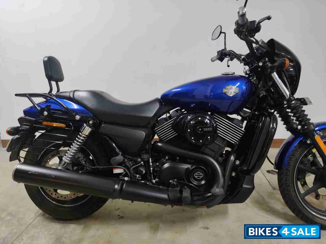 Superi Blue Harley Davidson Street 750