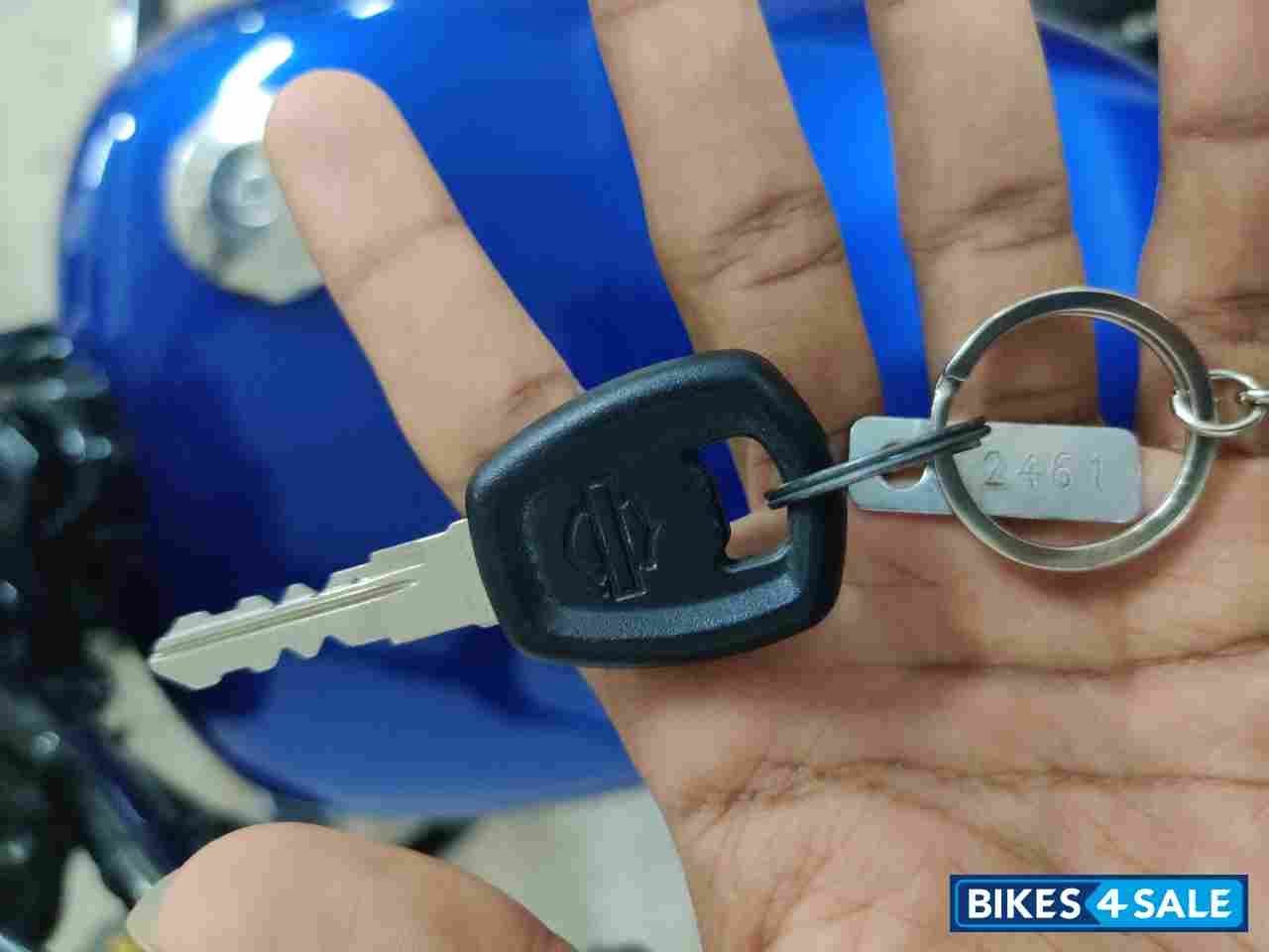 Superi Blue Harley Davidson Street 750