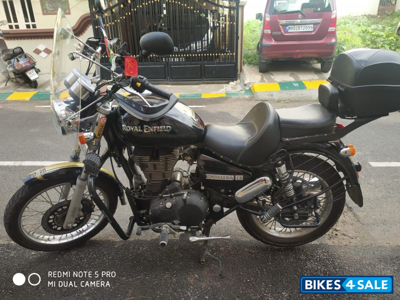 Black Royal Enfield Thunderbird 350