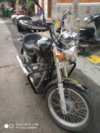 Black Royal Enfield Thunderbird 350