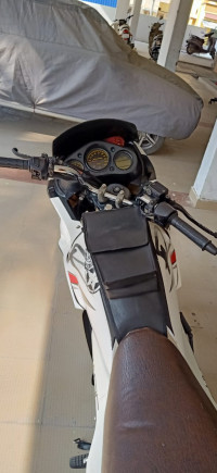 White Hero Karizma R