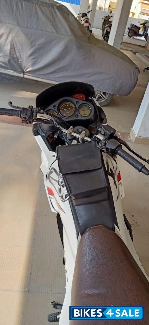 White Hero Karizma R White Hero Karizma R