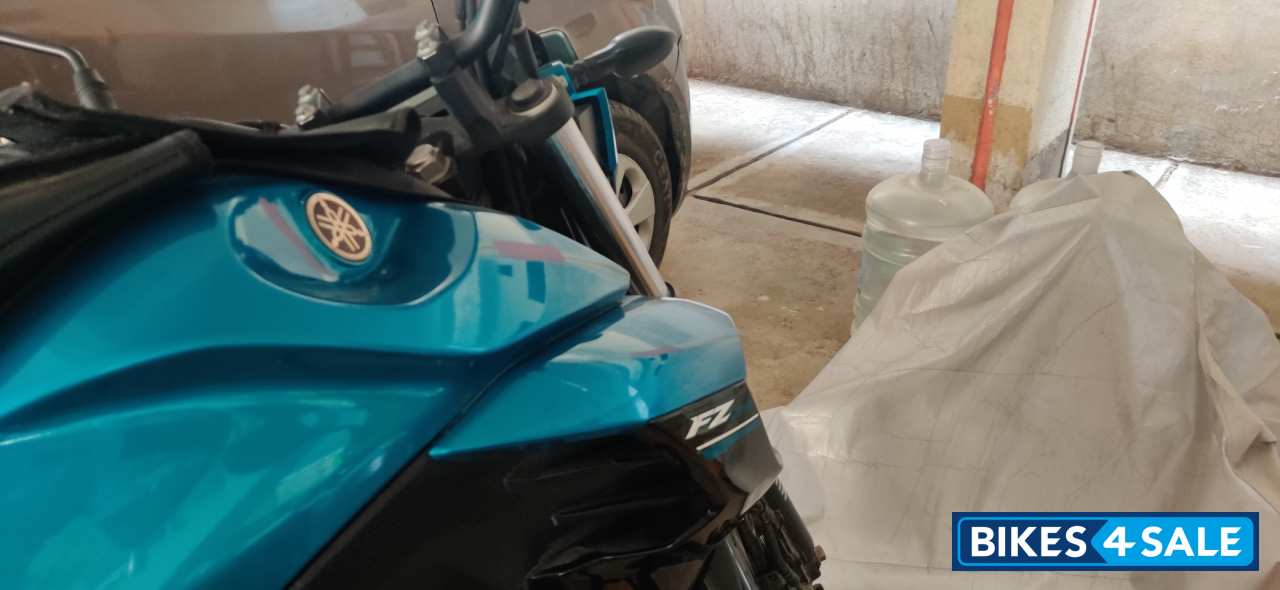 Blue Yamaha FZ25 Blue Yamaha FZ25