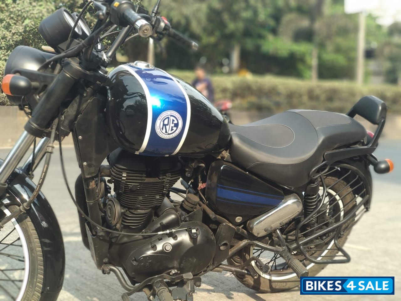 Black Royal Enfield Thunderbird 350