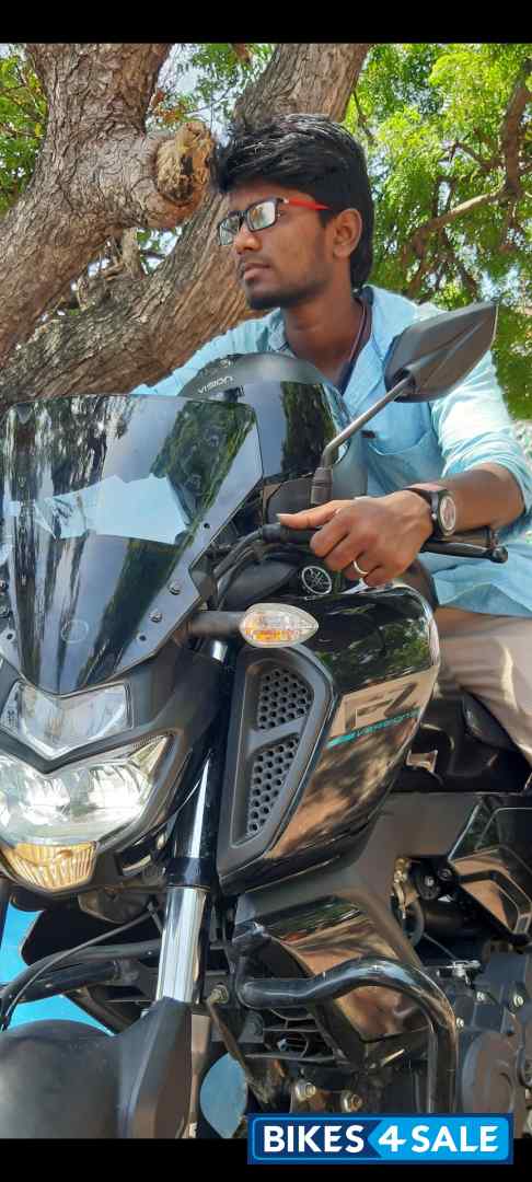 Met Black Yamaha FZ-S FI V3