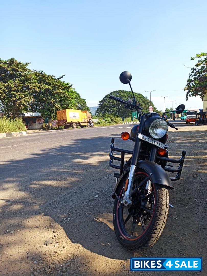 Stealth Black Royal Enfield Classic 350 Dual Channel BS6