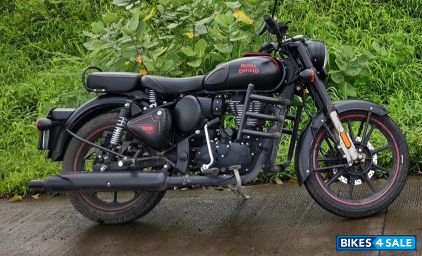 Stealth Black Royal Enfield Classic 350 Dual Channel BS6
