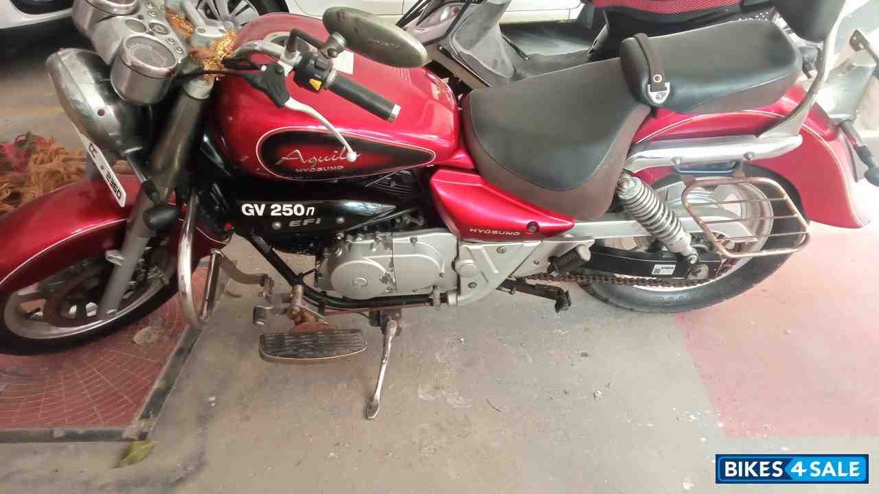 Hyosung Aquila GV250