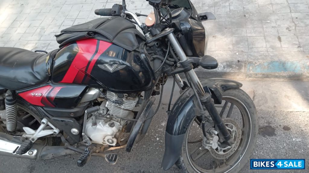 Ebony Black Met Bajaj V15