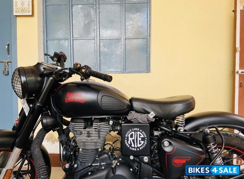 Royal Enfield Classic Stealth Black Royal Enfield Classic Stealth Black