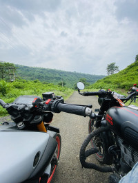 Royal Enfield Classic Stealth Black