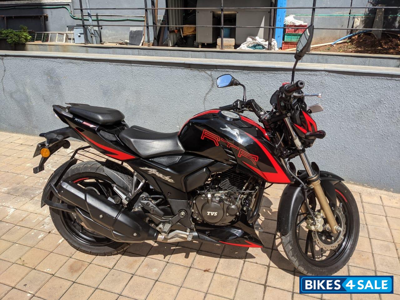 Black TVS Apache RTR 200 Fi 4V Race Edition 2.0