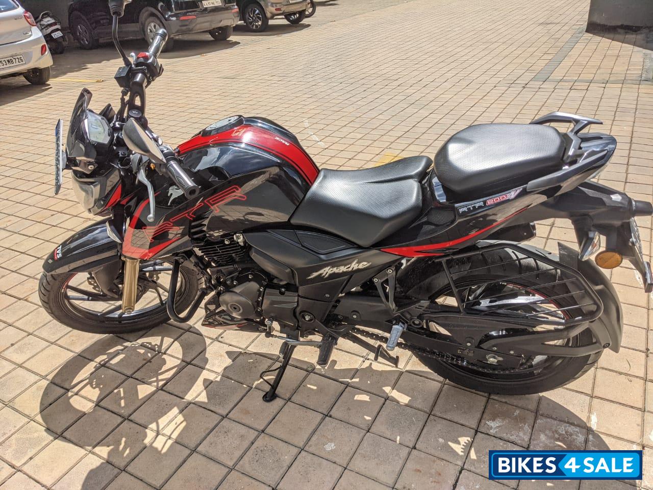 Black TVS Apache RTR 200 Fi 4V Race Edition 2.0