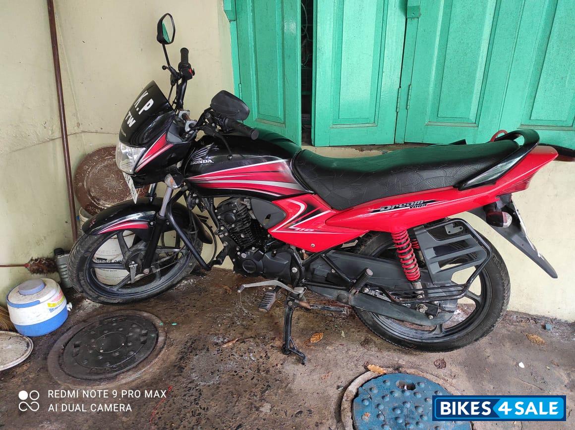 Red Honda Dream Yuga