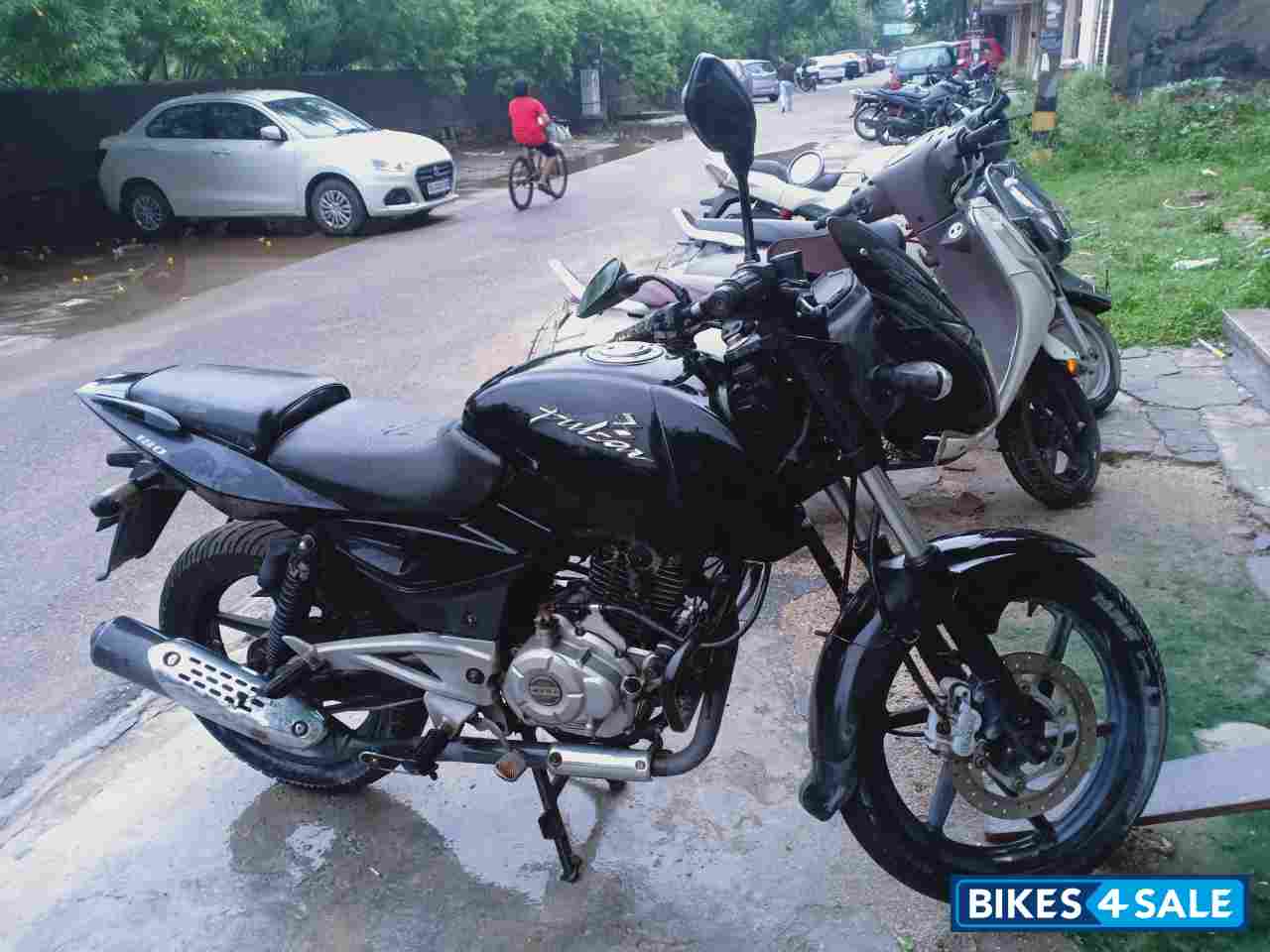Black Bajaj Pulsar 180 DTSi