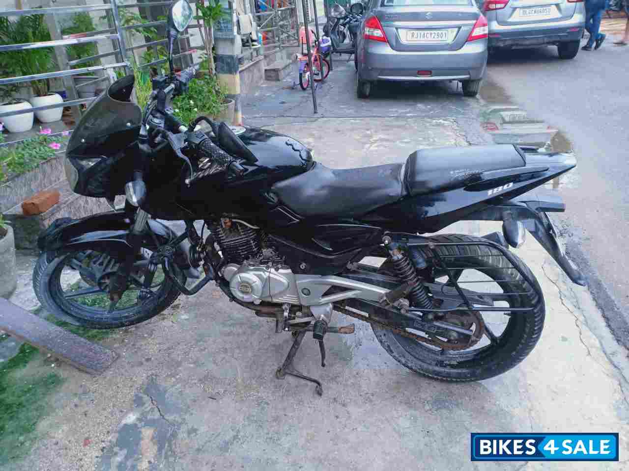 Black Bajaj Pulsar 180 DTSi