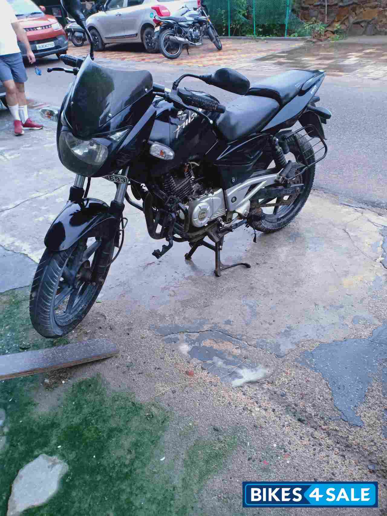 Black Bajaj Pulsar 180 DTSi