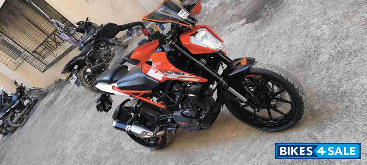Electric Orange KTM Duke 250