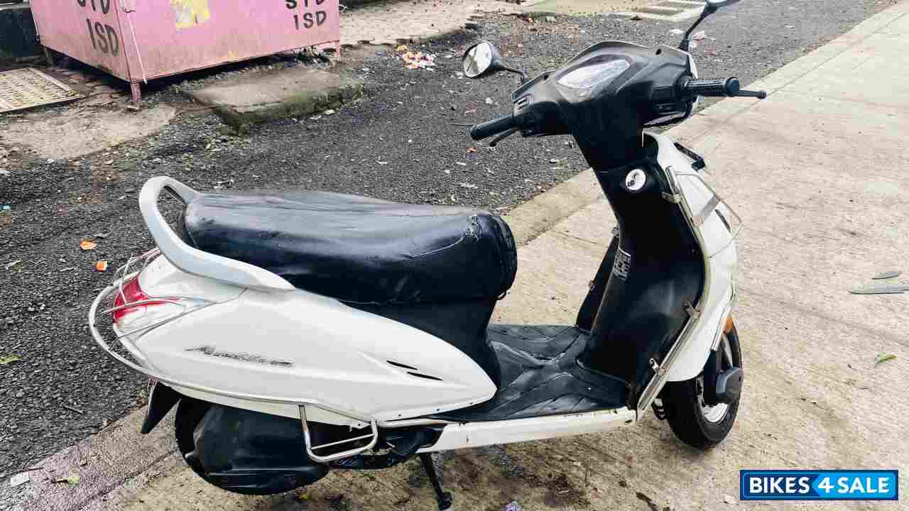 White Honda Activa 4G