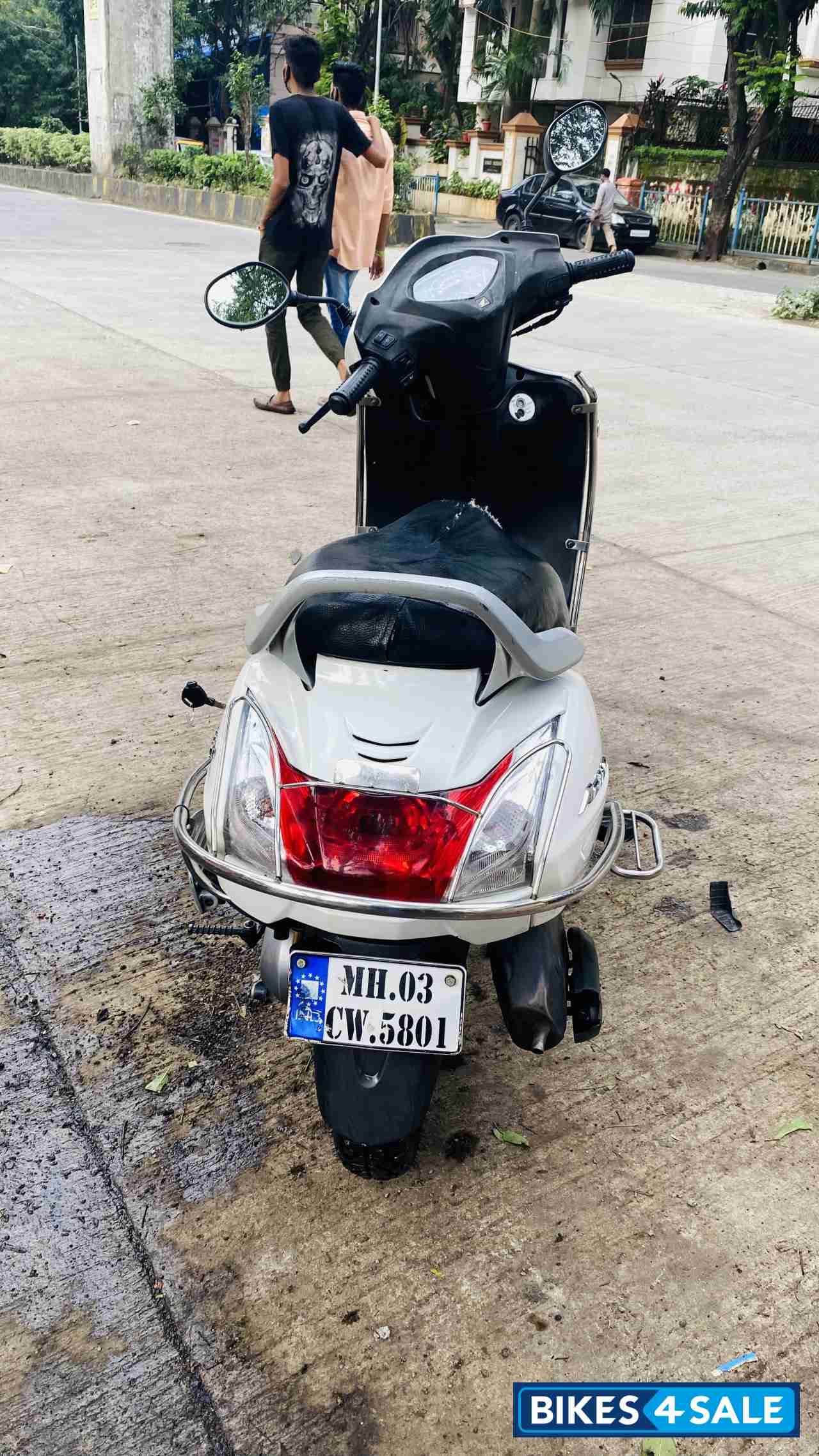 White Honda Activa 4G