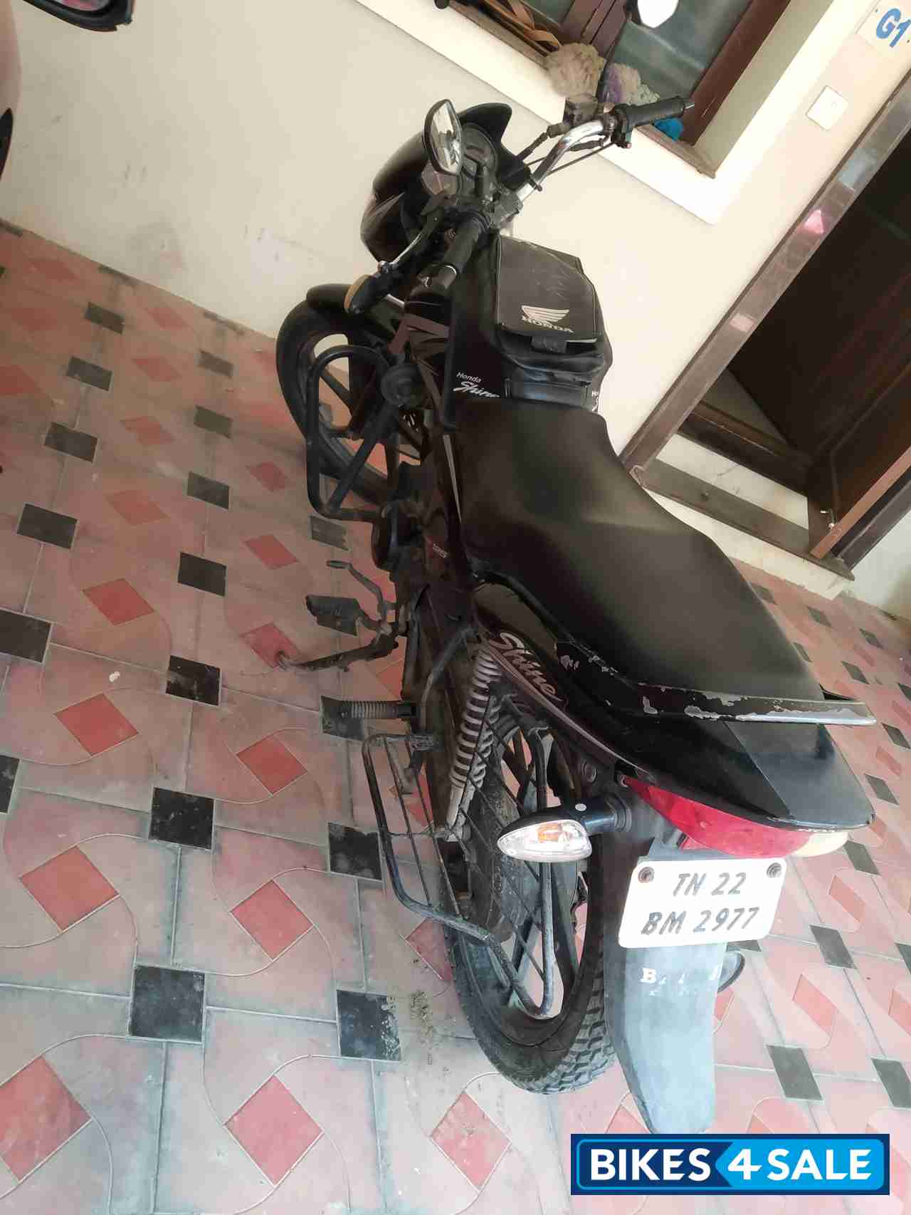 Black Honda CB Shine