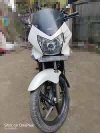 White Hero Karizma R