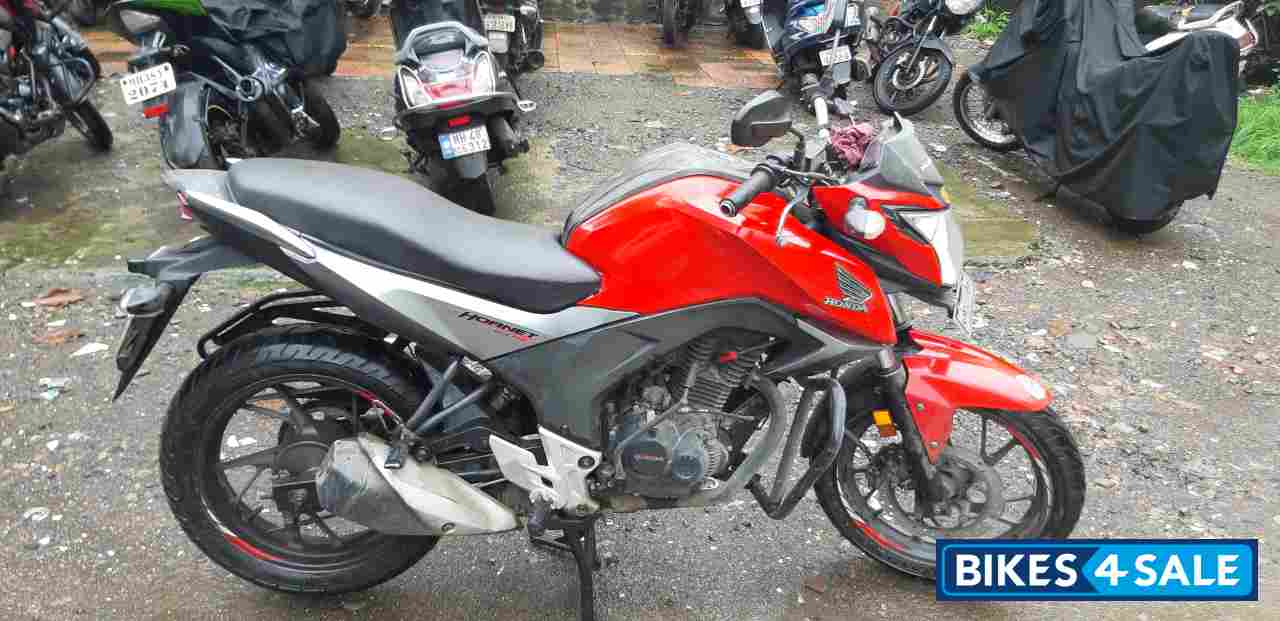 Red Honda CB Hornet 160R