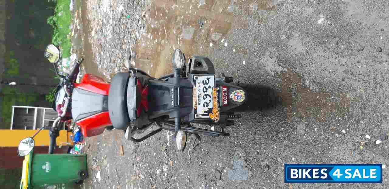 Red Honda CB Hornet 160R