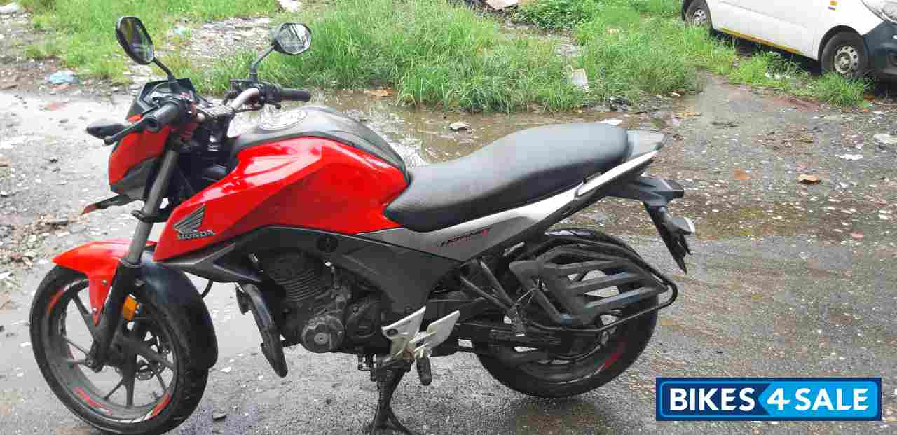 Red Honda CB Hornet 160R