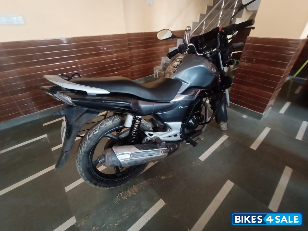 Grayish Blue Suzuki GS 150R