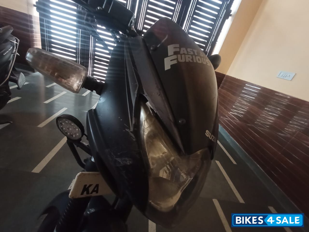 Grayish Blue Suzuki GS 150R