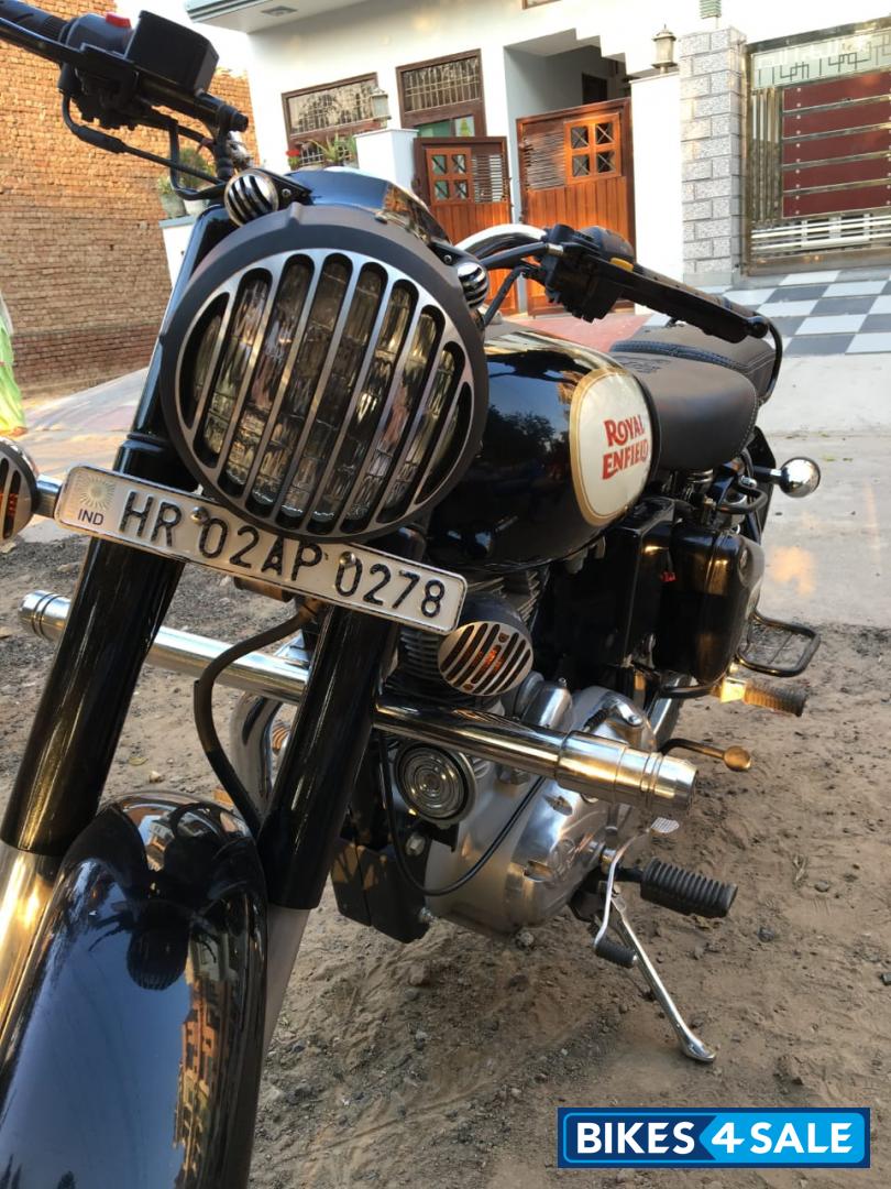 Black Royal Enfield Classic 350