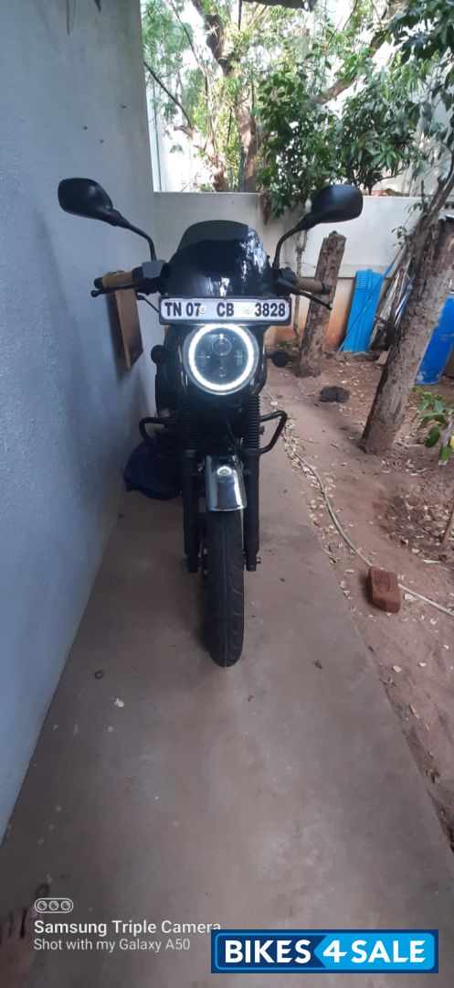 Black Bajaj Pulsar 220F