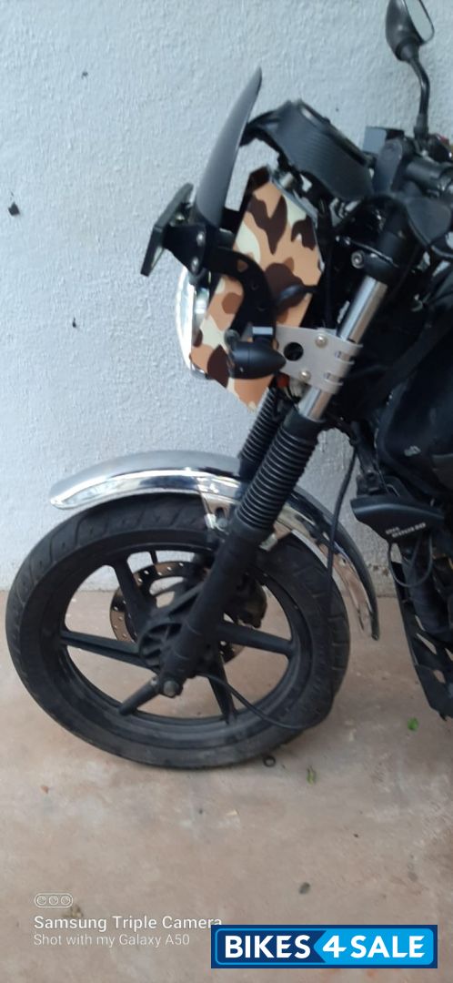 Black Bajaj Pulsar 220F
