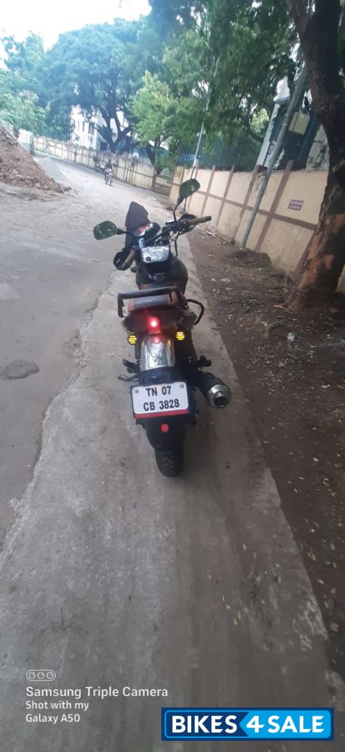 Black Bajaj Pulsar 220F