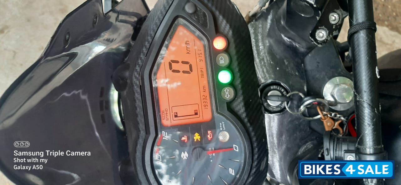 Black Bajaj Pulsar 220F