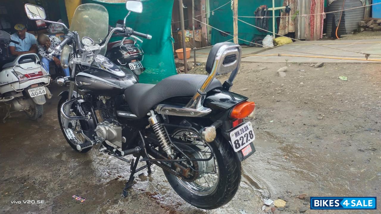 Black Bajaj Avenger Cruise 220