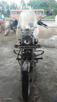 Black Bajaj Avenger Cruise 220