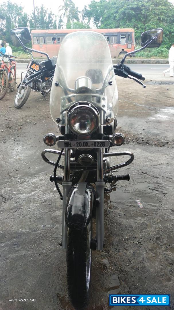 Black Bajaj Avenger Cruise 220