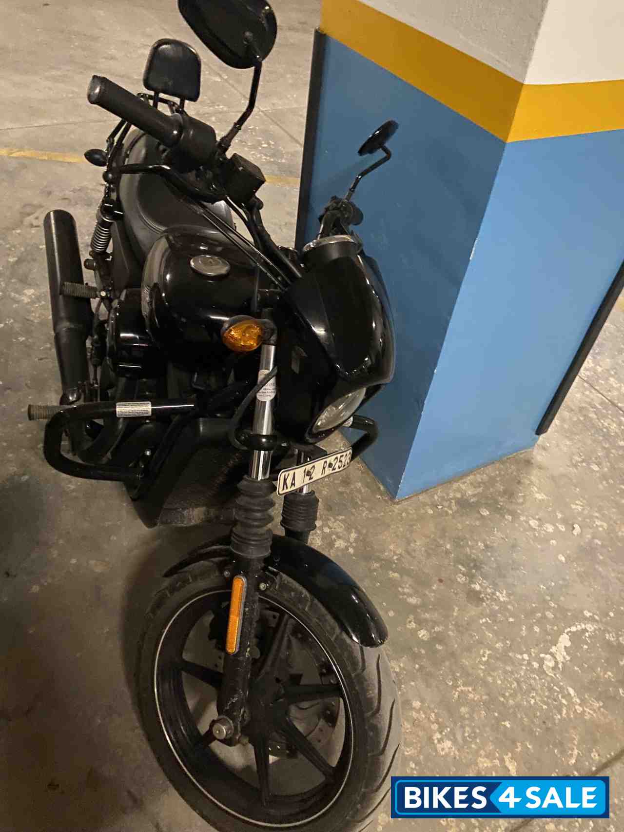 Black Harley Davidson Street 750