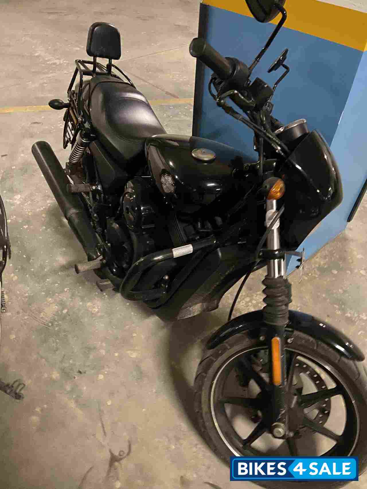 Black Harley Davidson Street 750