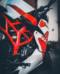 White KTM RC 200