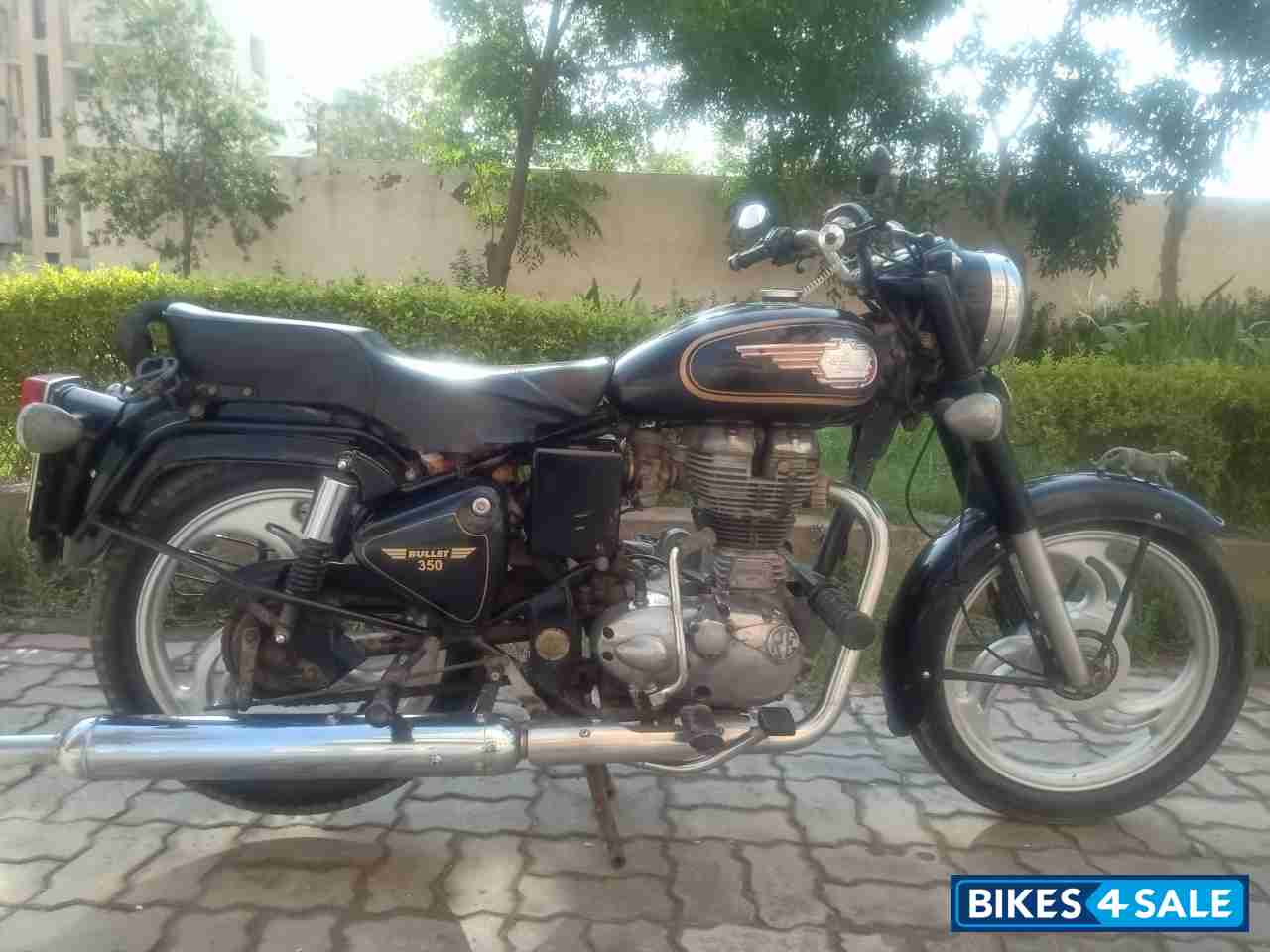 Black Royal Enfield Bullet Standard 350