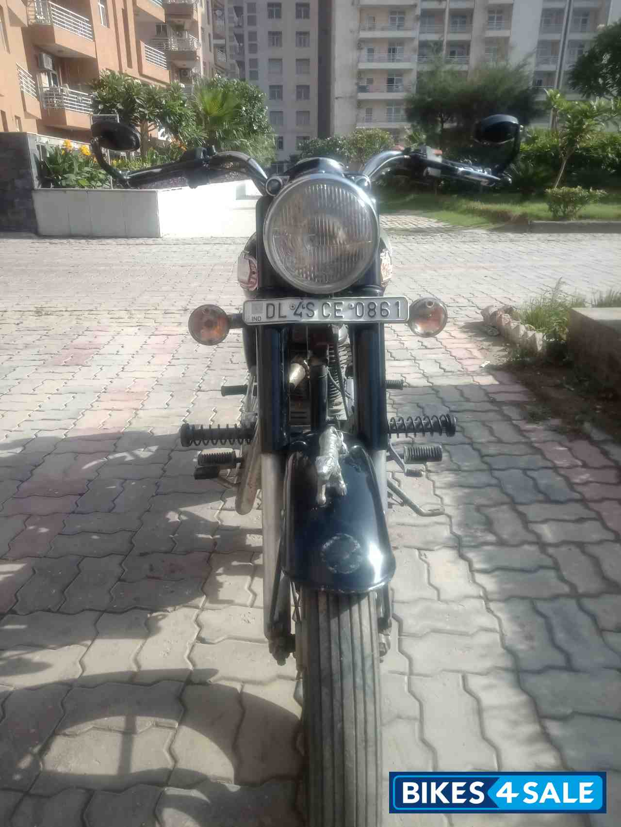 Black Royal Enfield Bullet Standard 350