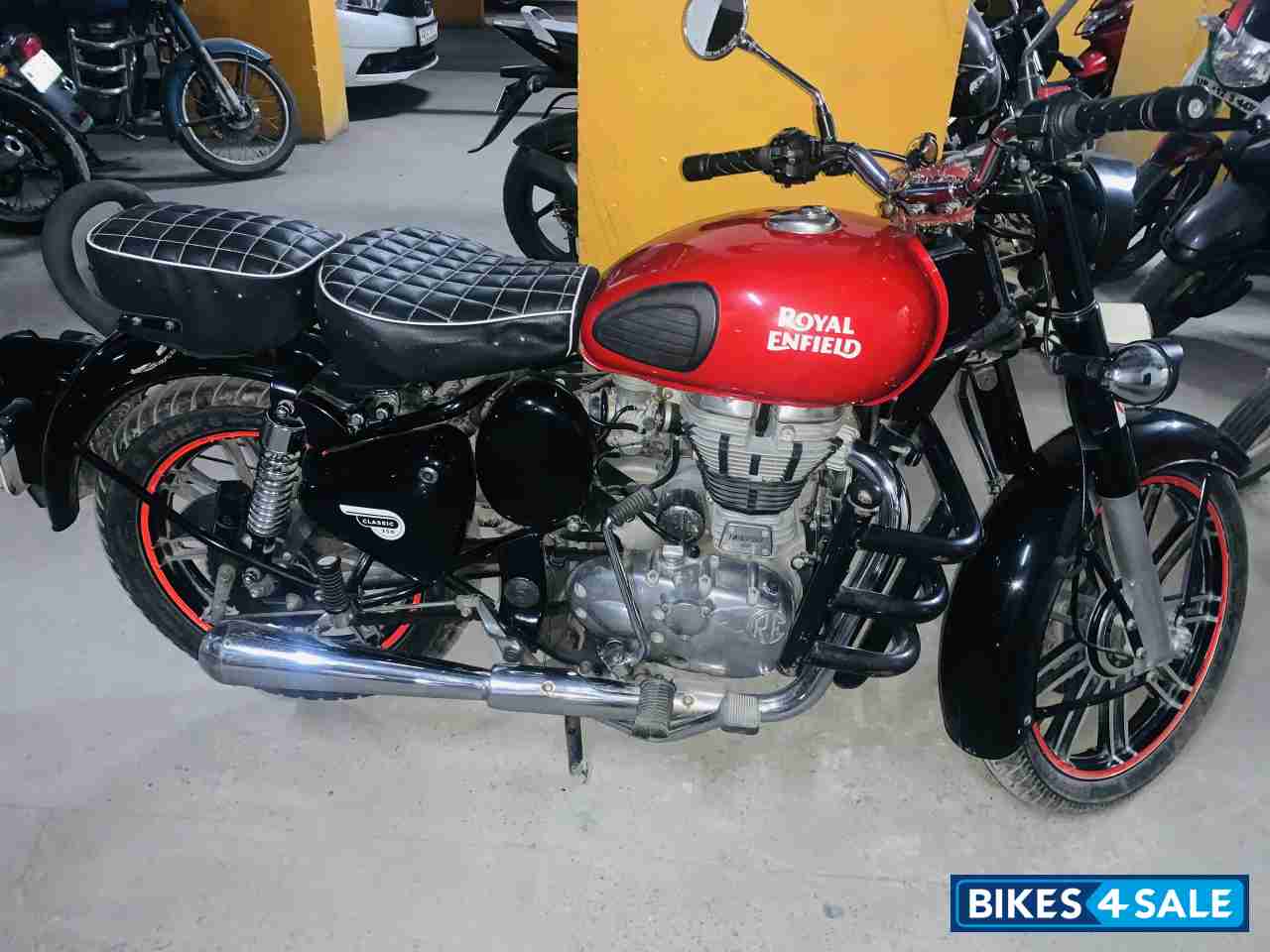 Red Royal Enfield Classic 350 Redditch Red