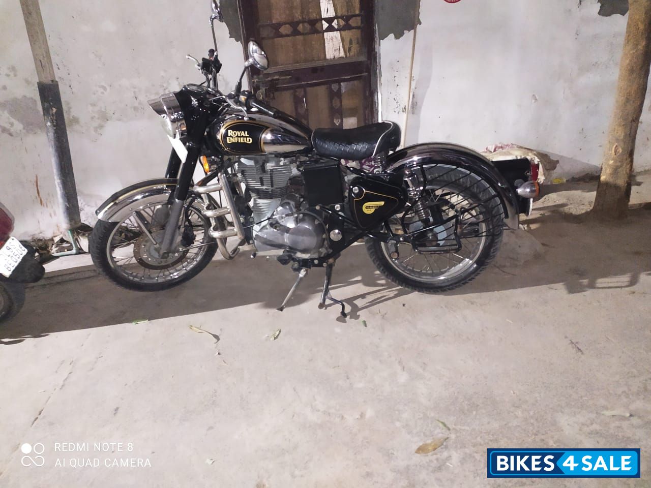 Black/chrome Royal Enfield Classic Chrome