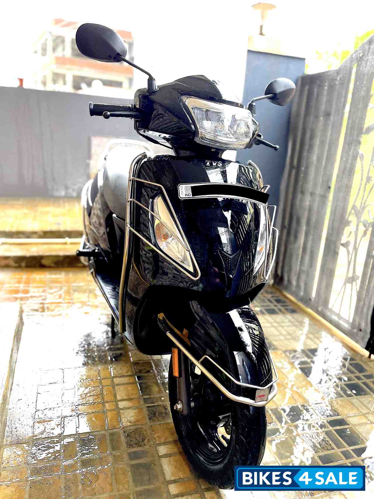 Glossy Black TVS Jupiter BS6